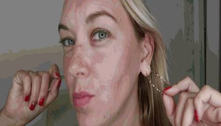 Bonnie gives ear massage MP4(1280*720)HD