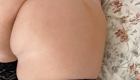 Guys im spankink my very very big tits with bundle