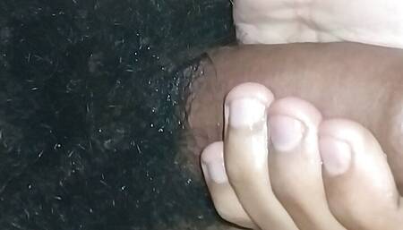 Bhabhi k bare me soch kar land ko thuk se dhoo dala aur ragad ragad k maja karaya land ko