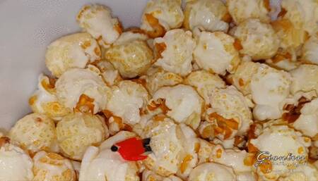 Popcorn game chewing