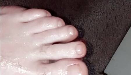 Please put your rock hard cock on my bare feet- I want it so fucking bad baby
