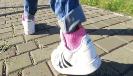 Walk in pink socks MP4(1280x720)FHD