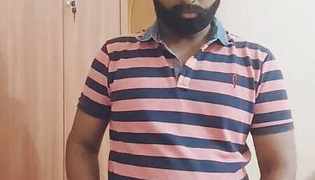Bearded Daddy in lungi masturbates