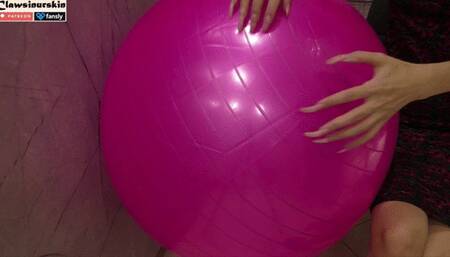 New Fitness Ball against Nails - Scratching to Burst