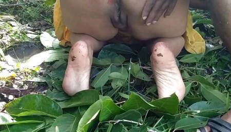 farmhouse par kaam wali ko kket ki Med par litakar pela
