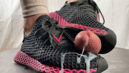 A Shoejob with Adidas Deerupt Sneakers - Handjob  and huge Cumshot - 4K