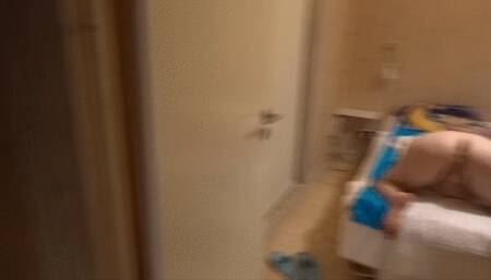 Milf getting analy fisted