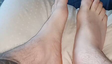 Give me your hard cock & fuck my feet or suck on my toes