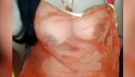 Desi sexy bhabhi bigboobs showing with dirty talking about fucking.big natural tits