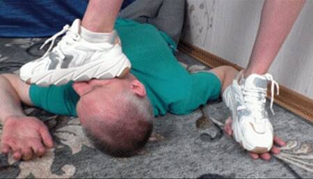 College girl jumps on guy's body and head for fun, vf2585x 1080p