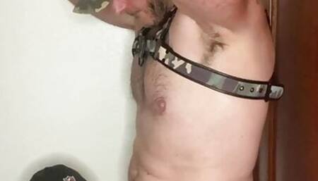 Gay Jock Feeds on Beefy Daddy Dick