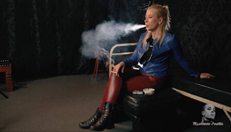 Smoking on the footrest II 4K MP4
