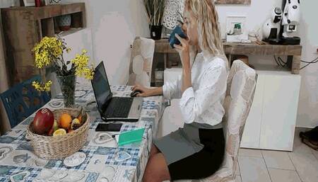 Bonnie's ass stuck in a chair MP4(1280*720)HD