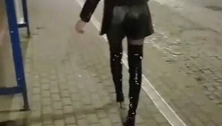Sexy shemale in black leather and latex