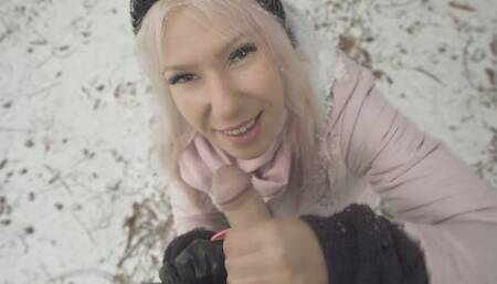 Quickie on the Winter Walk. he came in 5 Minutes into my Throat.