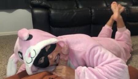 Bunny girl gives foot pose blowjob