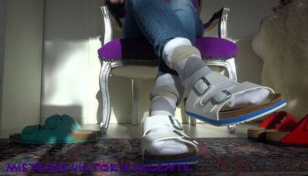 Socks sniffing, slippers show and cumming on socks