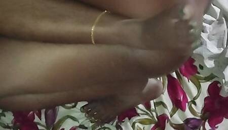 MALLU GIRL CAN'T SLEEP WITHOUT FAVORITE  LOVER'S COCK-MALLUHOTBIRD