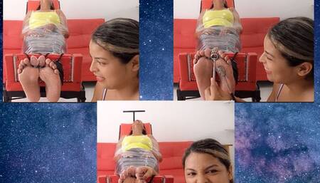 Video tickling soles Laly