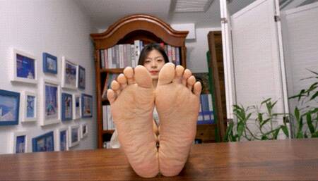 Sexy Asian girl Angela shows her sexy big foot1 HD