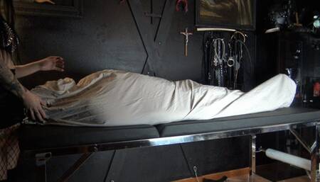 TEASING AND ASS SMOTHERING TO THE MUMMY