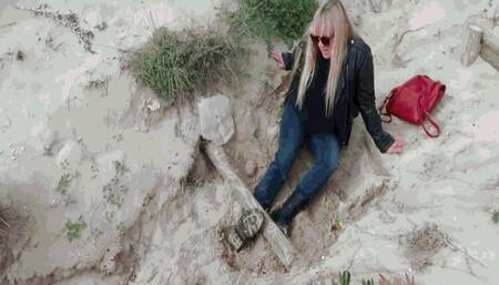 Bad walk by the sea MP4(1280x720)FHD