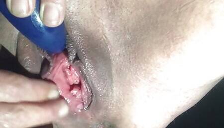 Horny milf Close up quick squirt pussy tease wit clit sucker