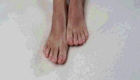 Bonnie's bare feet AVI(1280*720)HD