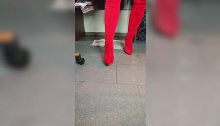 ???????????????? ???????????????????????? ????????????????????????                                                                                   \nHiding under my desk, fingering my wet pussy and ass and squirting like crazy (my red boots got sooo wet