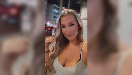 Na de party in de club een geile tourist mee gepakt naar het hotel en hem een lekkere blowjob gegeven. ???? de allereerste keer op Fancentro dat ik iemand erbij neem. Das toch wel heel speciaal.\n????\nt was super geil.