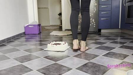 Sneaker-Girl Celia and Mandy - Cake Crush