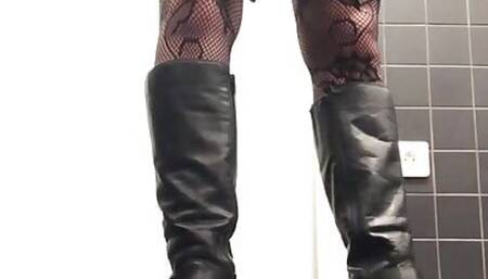 Horny mature in the toilet wants to be fucked