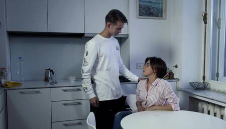 Bespectacled girl loved penetration and facial cumshot in kitchen
