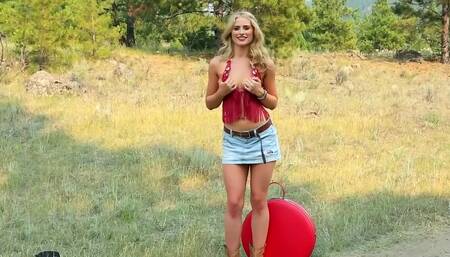 Girl wanted to get to XXX studio but failed and stripped outdoors
