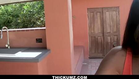 Thickumz - Slim Thick Beauty Shows off her Goods