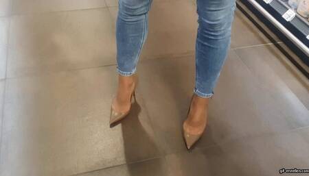 In the restaurant_sugar in your shoe wmv 1280 x 720