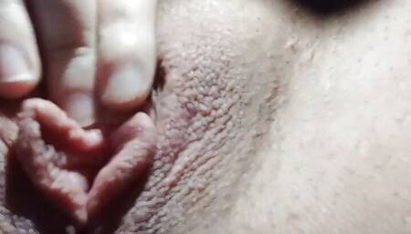 Innocente teen girl masturbating her pussy and Cumming to porn