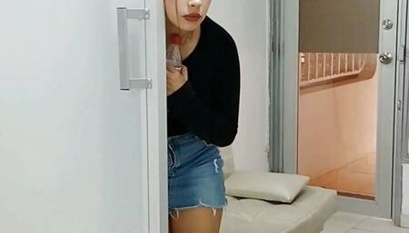 Give my stepbrother some blowjobs in exchange for something interesting - Porn in Spanish
