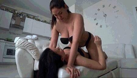 LORY UNDER MY BOOBS 3