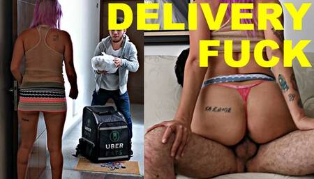 Seduce Al Repartidor De UBER EATS y Se Lo Folla Mientras Su Marido no Esta
