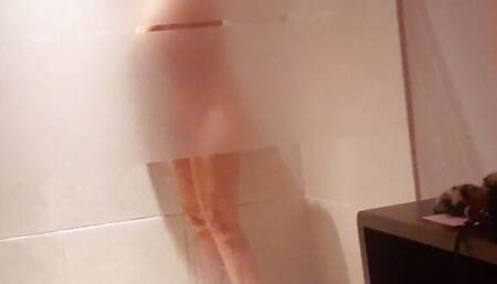 shower at the motel ... banho no motel