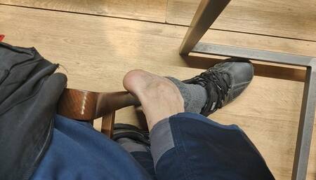 I take off my socks at the mall (avi)