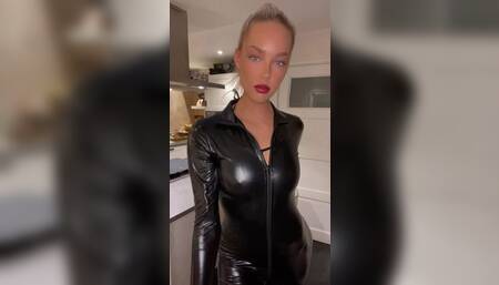 Striptease with my leather catsuit ????