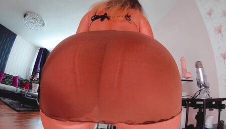 Sexydea Twerking with a Sexy Plugged Big ass