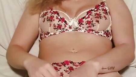 Amateur OnlyFans Wife in New Lingerie Has Multiple Oragasms Fucking Pussy With Vibrator