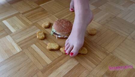 Sneaker-Girl Mia - Burger and Nuggets Crush