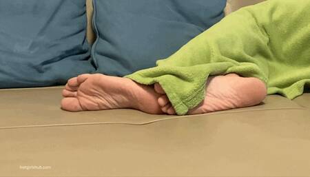 SNORING GIRLFRIEND UNDER GREEN BLANKET - MP4 HD