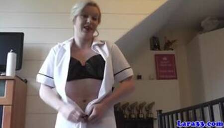 Classy mature brit pussyrubbing stockings gal