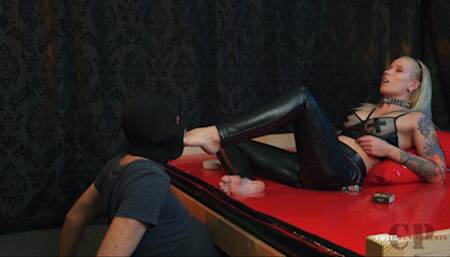 Clean the dirt from my soles! FHD MP4