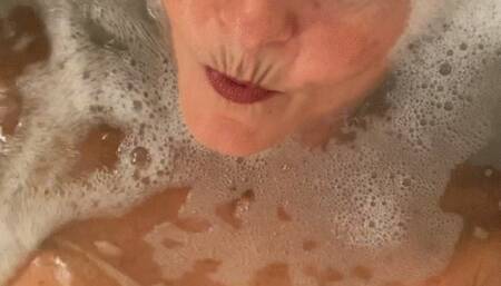 Bathtub flirting and masturbation with a little added underwater breathhold